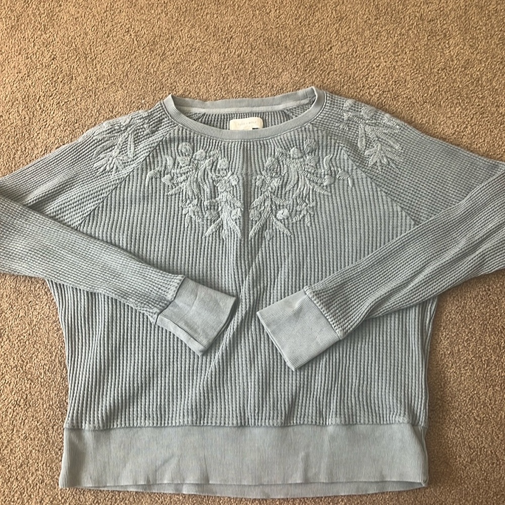 Cleo + Wolf women’s light blue waffle shirt